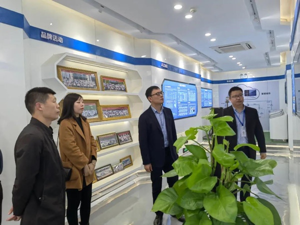 江西利用技术职业学院信息工程学院院长马俊祺莅临尊凯人生就是博