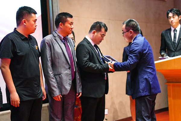 尊时凯龙·(中国区)人生就是搏!